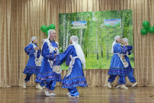 Укучылар, укытучылар сәхнә тотты
