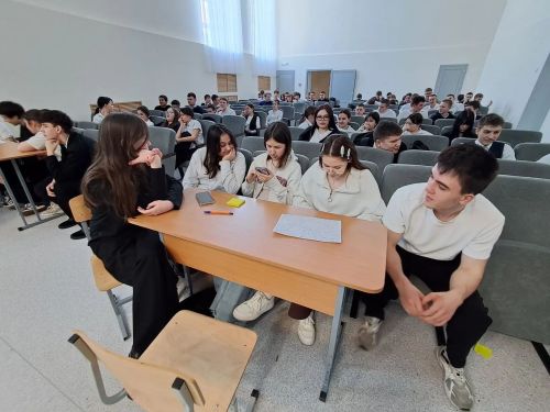 Теләче мәктәбендә районның кабат торгызылуга 35 ел тулуга багышланган чара бара