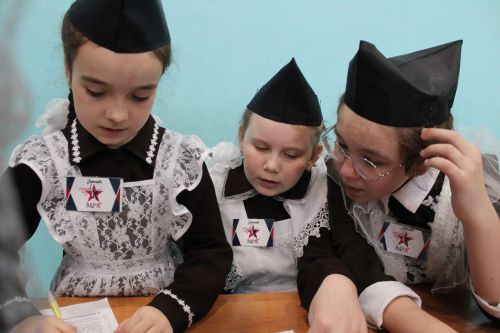 Кечкенәдән өйрәнеп үсәләр