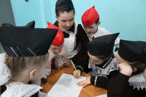 Кечкенәдән өйрәнеп үсәләр