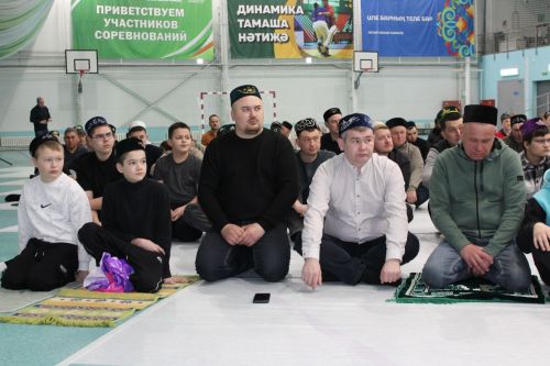 Теләчедә Ураза Гаете намазлары узды (фоторепортаж)