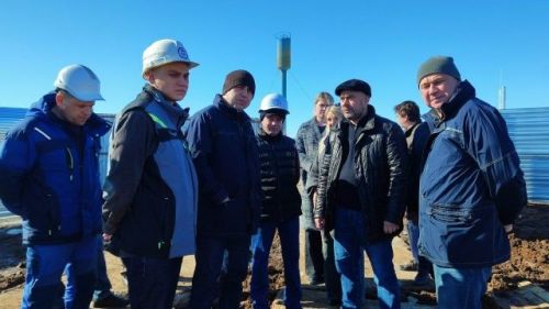 Төзелеш эшләренең барышы белән таныштылар
