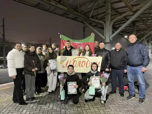 Чемпионнарны тантаналы төстә каршы алдылар