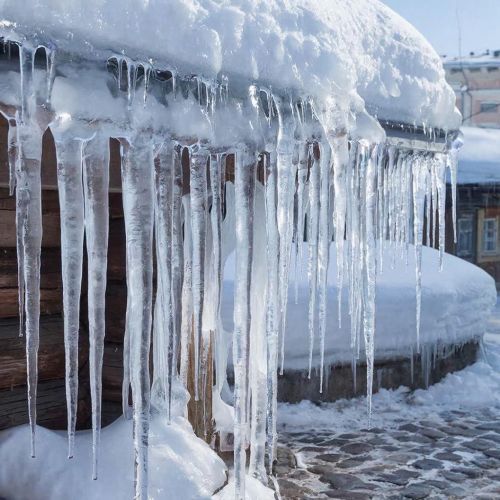 Питрәчтә күпфатирлы йортның түбәсе ишелгән