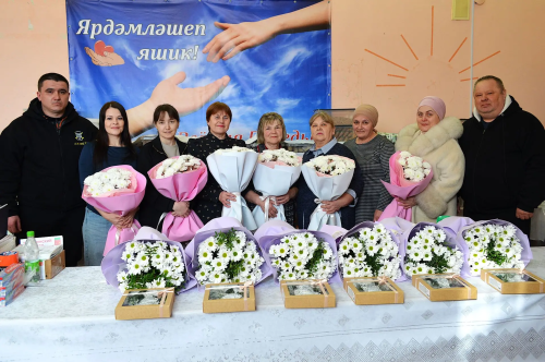Волонтёр кызларны котладылар