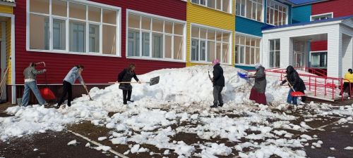 Теләченең өченче номерлы балалар бакчасы коллективы язгы өмәгә чыкты