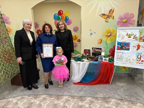 «Фронт открыткасы» иҗат конкурсында актив катнашканы өчен Рәхмәт хаты тапшырдылар