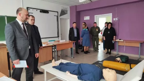 «Медицинага беренче адымнар: Яшь коткаручы һәм тикшеренүче»дип исемләнгән бәйге узды