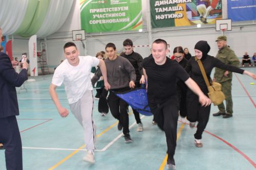 Хәрби - патриотик уеннар узды