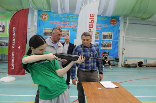 Хәрби - патриотик уеннар узды