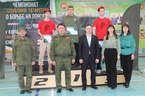 Хәрби - патриотик уеннар узды