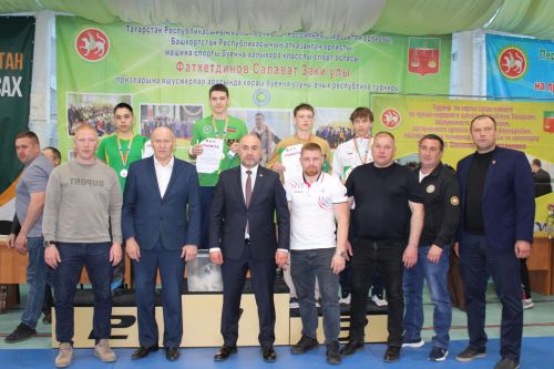 Теләчедә җырчы Салават Фәтхетдинов  призына республика турниры узды
