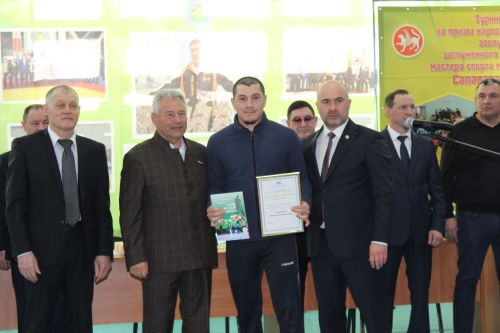 Теләчедә җырчы Салават Фәтхетдинов  призына республика турниры узды