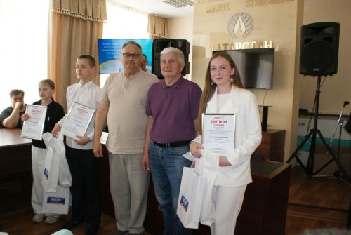 IV “Яшь журналист” бәйгесе җиңүчеләрен бүләкләдек