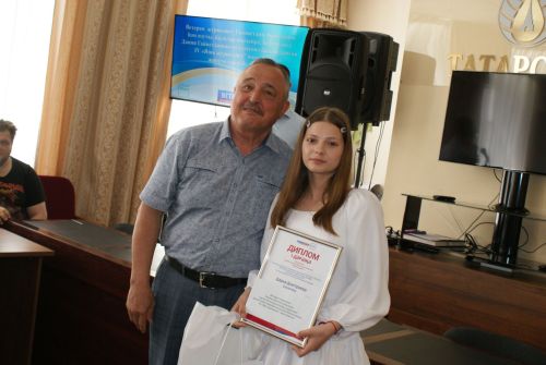 IV “Яшь журналист” бәйгесе җиңүчеләрен бүләкләдек