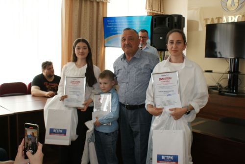 IV “Яшь журналист” бәйгесе җиңүчеләрен бүләкләдек