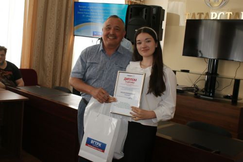IV “Яшь журналист” бәйгесе җиңүчеләрен бүләкләдек