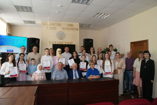 IV “Яшь журналист” бәйгесе җиңүчеләрен бүләкләдек