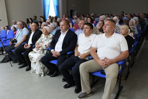 Халыкчан җитәкче иде