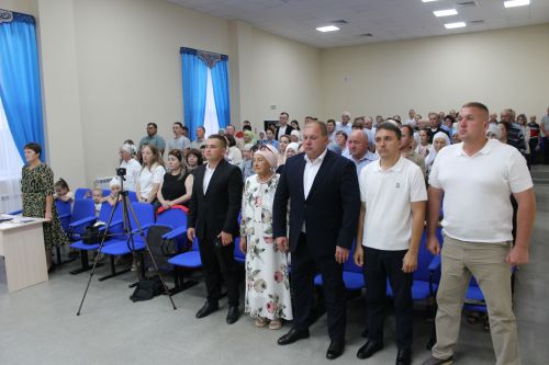 Халыкчан җитәкче иде