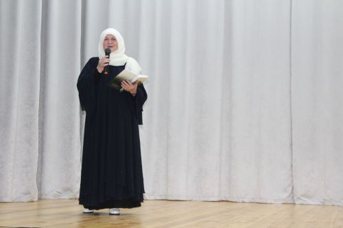 Халыкчан җитәкче иде