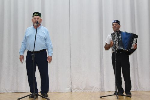 Халыкчан җитәкче иде