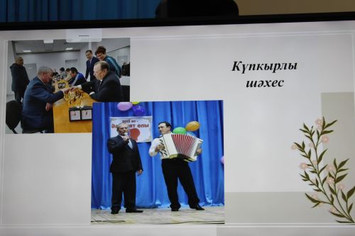 Халыкчан җитәкче иде