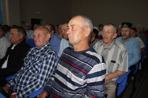 Халыкчан җитәкче иде