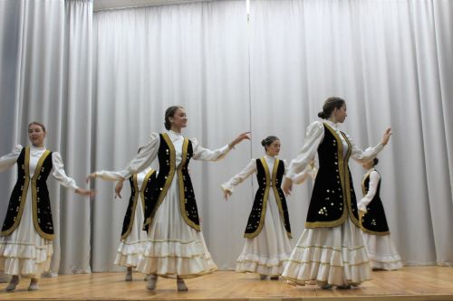 Халыкчан җитәкче иде