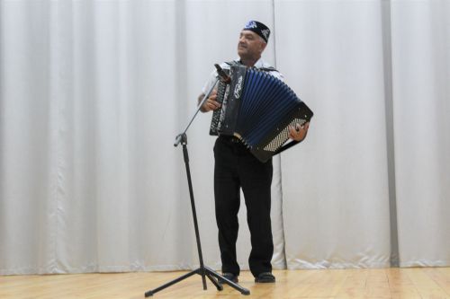 Халыкчан җитәкче иде