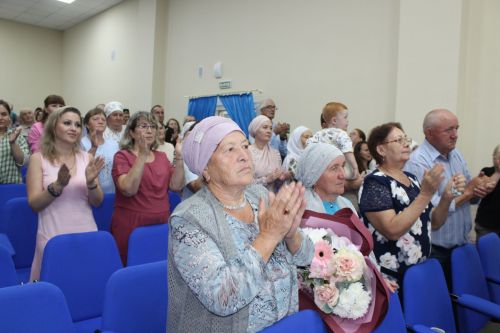Халыкчан җитәкче иде