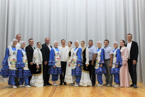 Халыкчан җитәкче иде