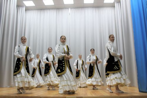 Халыкчан җитәкче иде