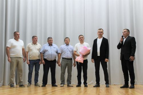 Халыкчан җитәкче иде
