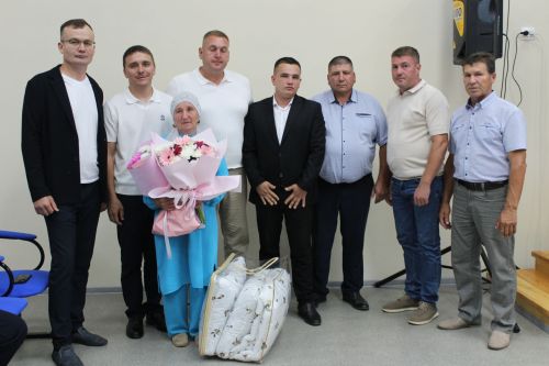 Халыкчан җитәкче иде