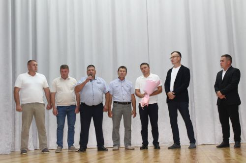 Халыкчан җитәкче иде