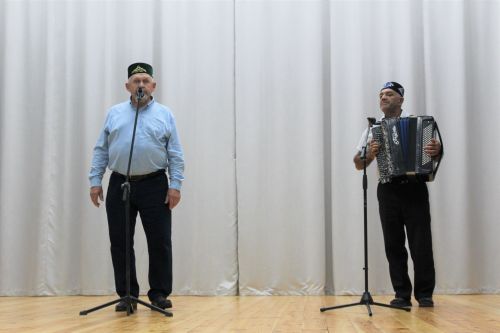 Халыкчан җитәкче иде