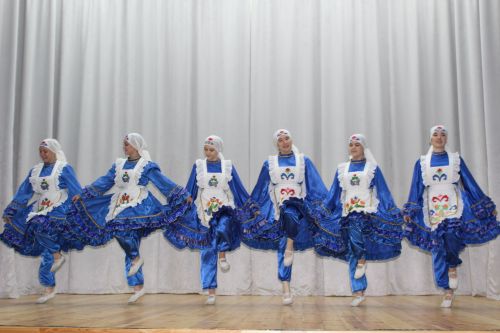 Халыкчан җитәкче иде