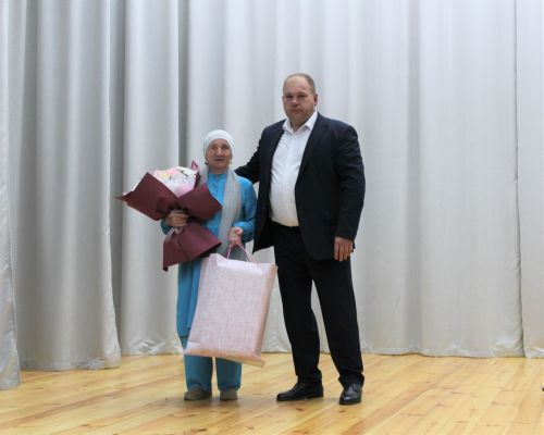 Халыкчан җитәкче иде