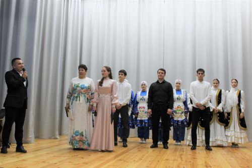 Халыкчан җитәкче иде