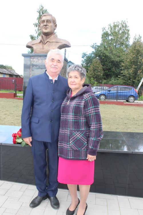 Бүген Теләчедә танылган шәхесләребез хөрмәтенә бюстлар ачылды