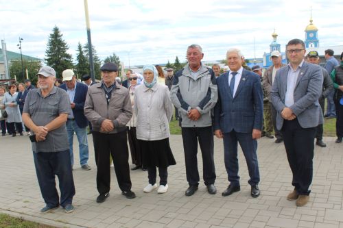 Бүген Теләчедә танылган шәхесләребез хөрмәтенә бюстлар ачылды