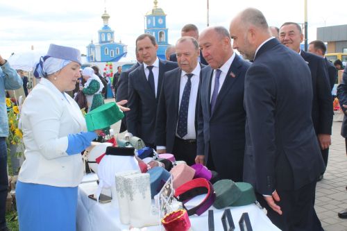 Бүген Теләчедә танылган шәхесләребез хөрмәтенә бюстлар ачылды