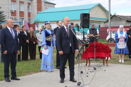 Бүген Теләчедә танылган шәхесләребез хөрмәтенә бюстлар ачылды
