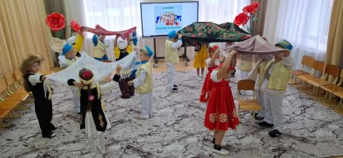 Бәйрәм күпмилләтле илебезнең бай мәдәни мирасына багышланган иде
