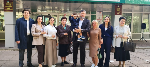 Коробченко сайлауда укыган мәктәбендә  тавыш бирде