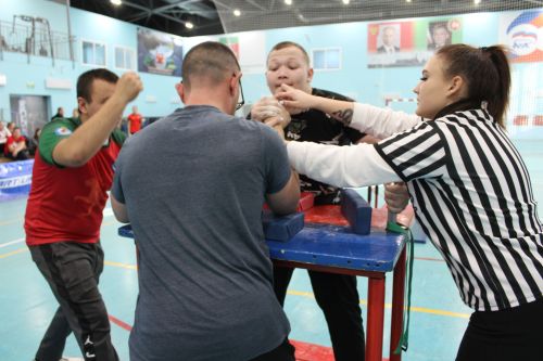 Физик мөмкинлекләре чиклеләр арасында   кул көрәше