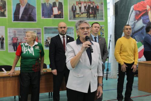 Физик мөмкинлекләре чиклеләр арасында   кул көрәше
