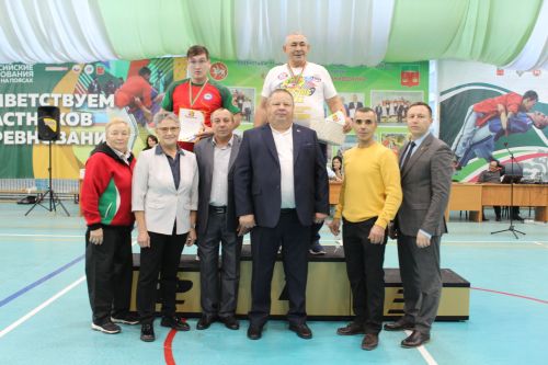 Физик мөмкинлекләре чиклеләр арасында   кул көрәше