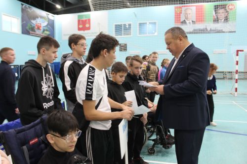 Физик мөмкинлекләре чиклеләр арасында   кул көрәше